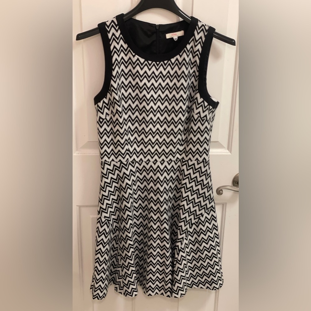 Sleeveless Dress, Chevron Sheila — By Trina Turk, Size Medium - Picture 15 of 15